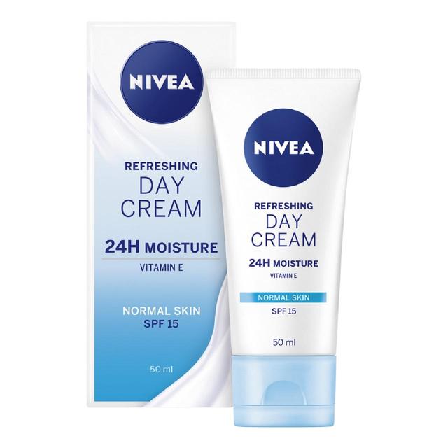 NIVEA Face Cream Light Moisturiser Normal & Combination Skin SPF15