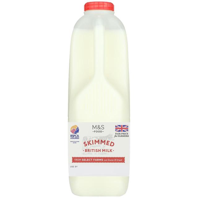 M&S Select Farms British Skimmed Milk 2 Pints