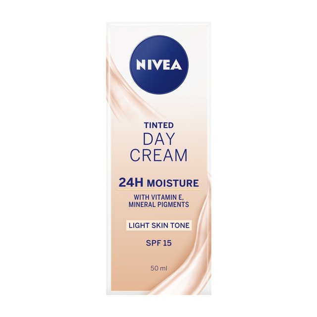 NIVEA Face Day Cream Light Tinted Moisturiser SPF15