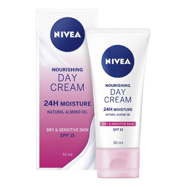 NIVEA Face Cream Rich Moisturiser for Dry & Sensitive Skin SPF15